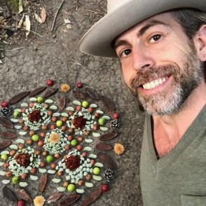 EP 62 - Morning Altars: 7-Step Practice to Nourish Your Spirit Through Nature, Art & Ritual