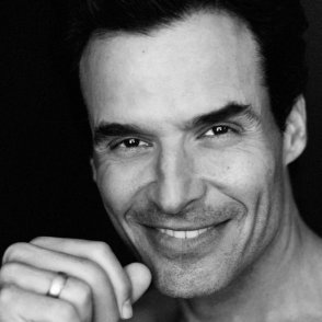 EP 123 - Actor Antonio Sabato Jr. Shares His Family’s Harrowing Journey to America, Lessons